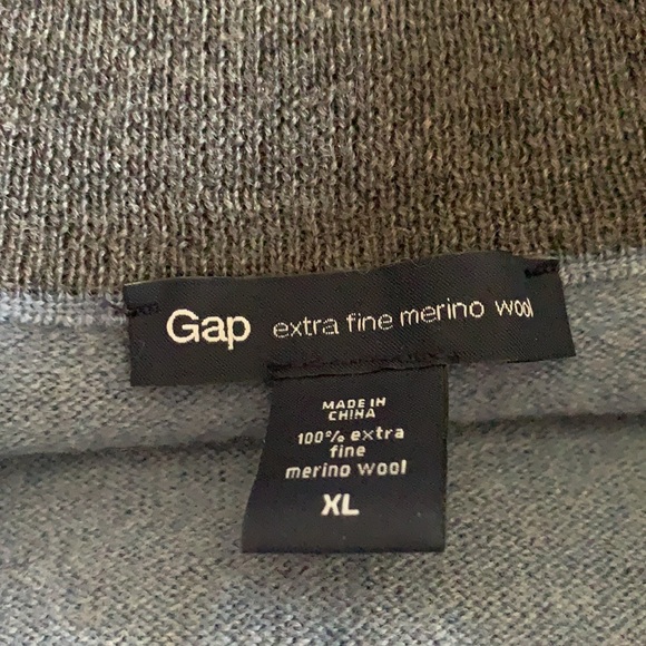 Gap Men's Half-Zip Sweatshirt - Picture 7 of 7